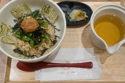 梅と昆布のダシ茶漬け(金のいぶき米)／ダテカフェオーダ